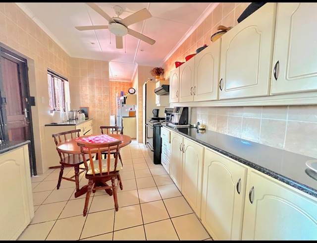 4 BEDROOM HOUSE FOR SALE IN SCOTTBURGH SOUTH